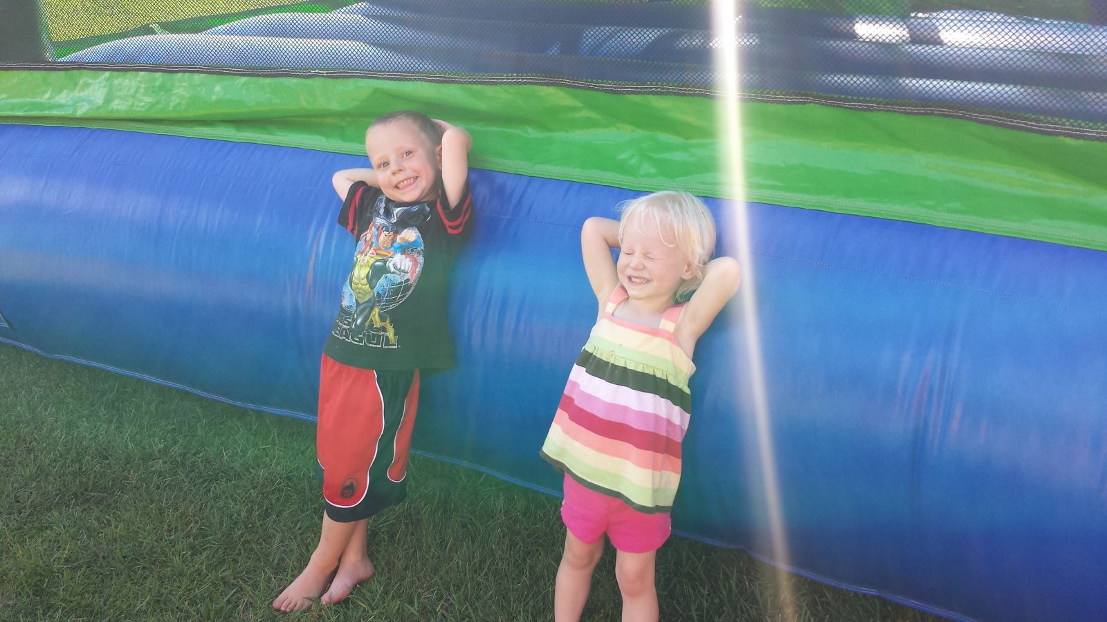 2 Children Outside the TMNT Combo Inflatable